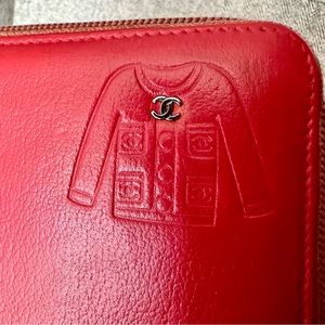 🦚HP🦚 Chanel Limited Edition Cardigan Zip Wallet